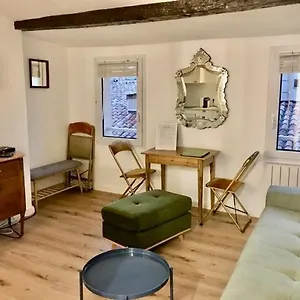 Appartement Petit Cocoon Rénové Avec Vue Sur Les Toits D'aix En Provence, Aix-en-Provence
